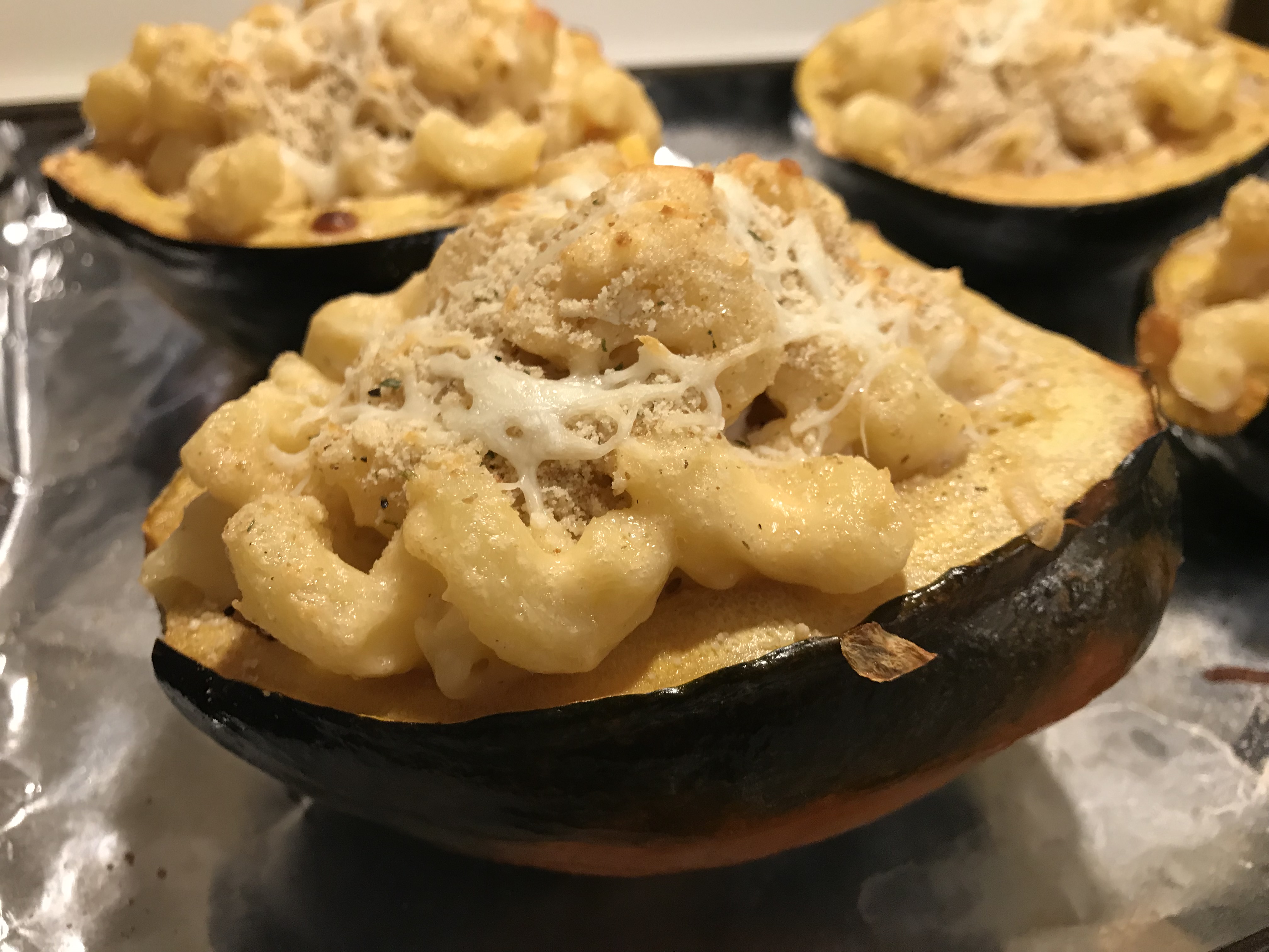 Mac n’ Cheese Stuffed Acorn Squash